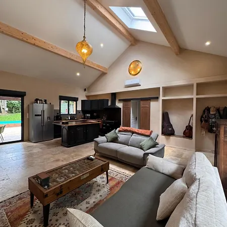 Au Calme Avec Piscine Et Foret Villa *